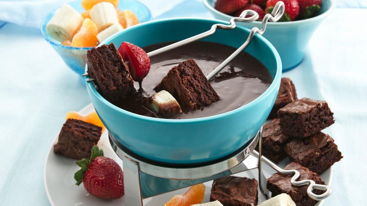 Our favorite gluten free fondue recipe to top off your day of skiing